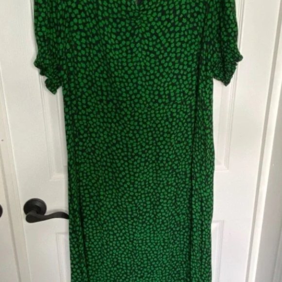 Green floral mini dress - Picture 2 of 3